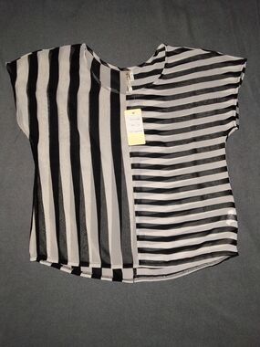 Striped Short-Sleeve Mixed-Stripe Blouse in Black & White